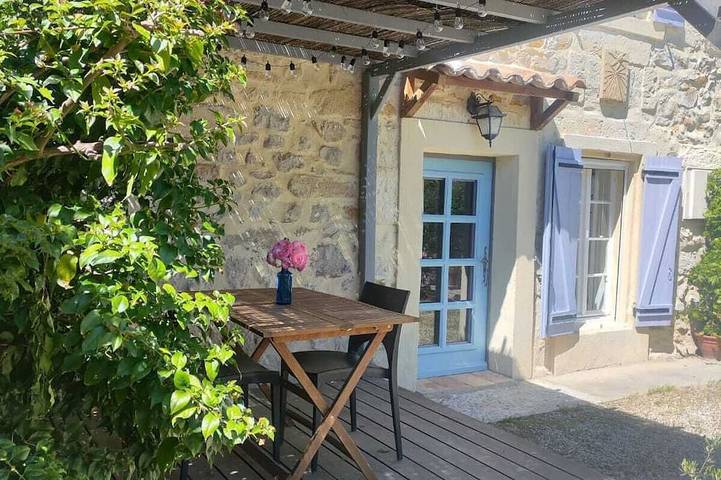 Location de vacances pour 4 personnes, avec Terrasse ainsi que Jardin et Piscine à Boulbon