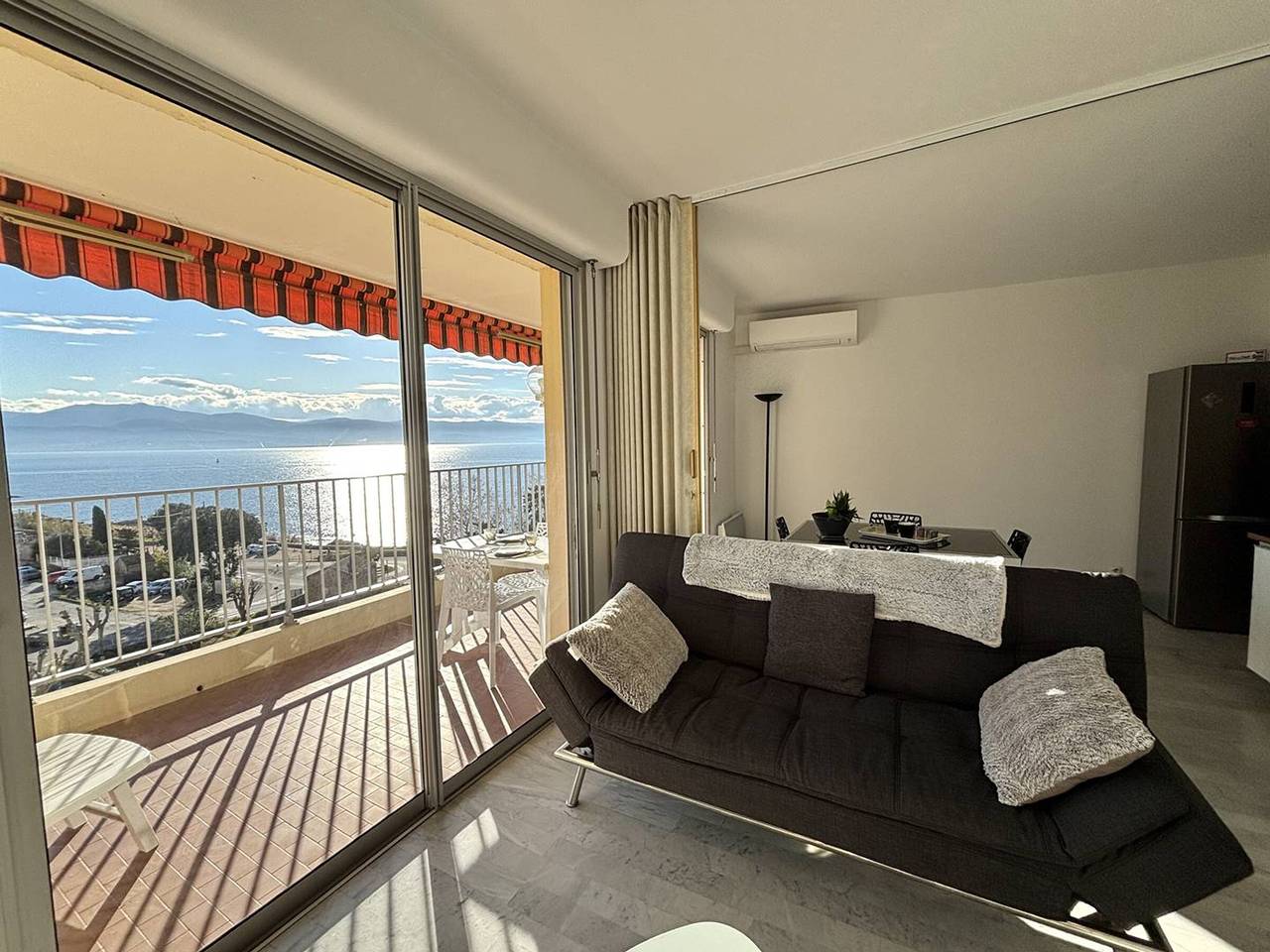 Appartement entier, Charmant studio avec terrasse, climatisé à Ajaccio in Ajaccio, Région d'Ajaccio