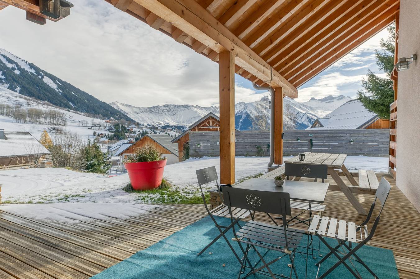 Ganze Wohnung, Ferienwohnung 'L'escargot' mit Bergblick, privater Terrasse und Wi-Fi in Saint-Jean-d'Arves, Region Saint-Jean-de-Maurienne