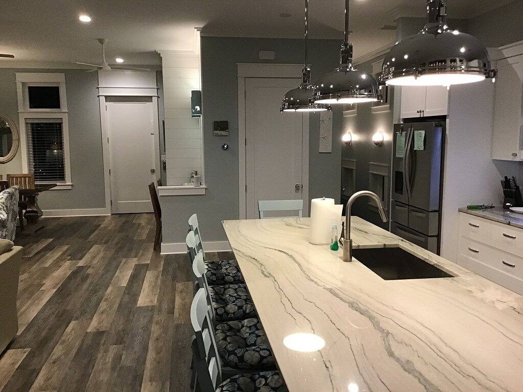 Neues Gulf Front Beach House mit offenem Konzept und Aufzug sowie 50 m Promenade. in Indian Pass, Cape San Blas