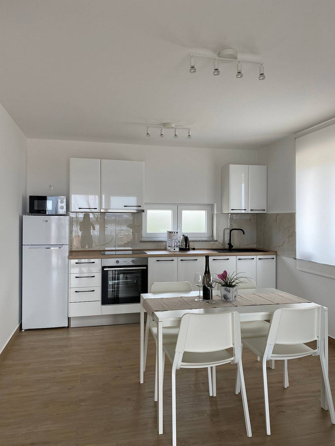 Ganze Wohnung, 1-Zimmer-Ferienwohnung mit Terrasse und Meerblick Barbat, Rab A-22863-a in Barbat na Rabu, Rab