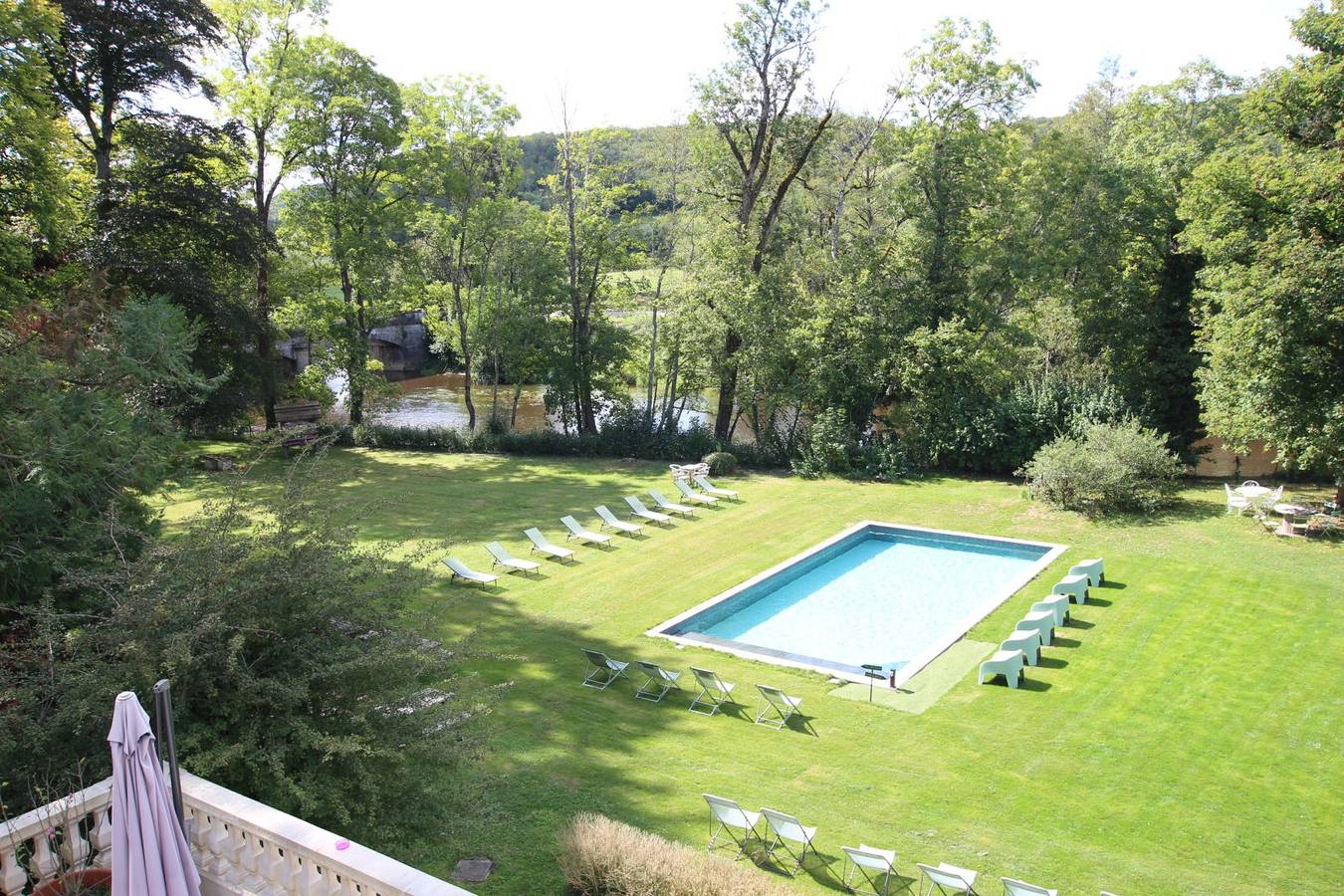 Château située sur un parc de plus d'1,5 ha in Sermizelles, Arrondissement d'Avallon