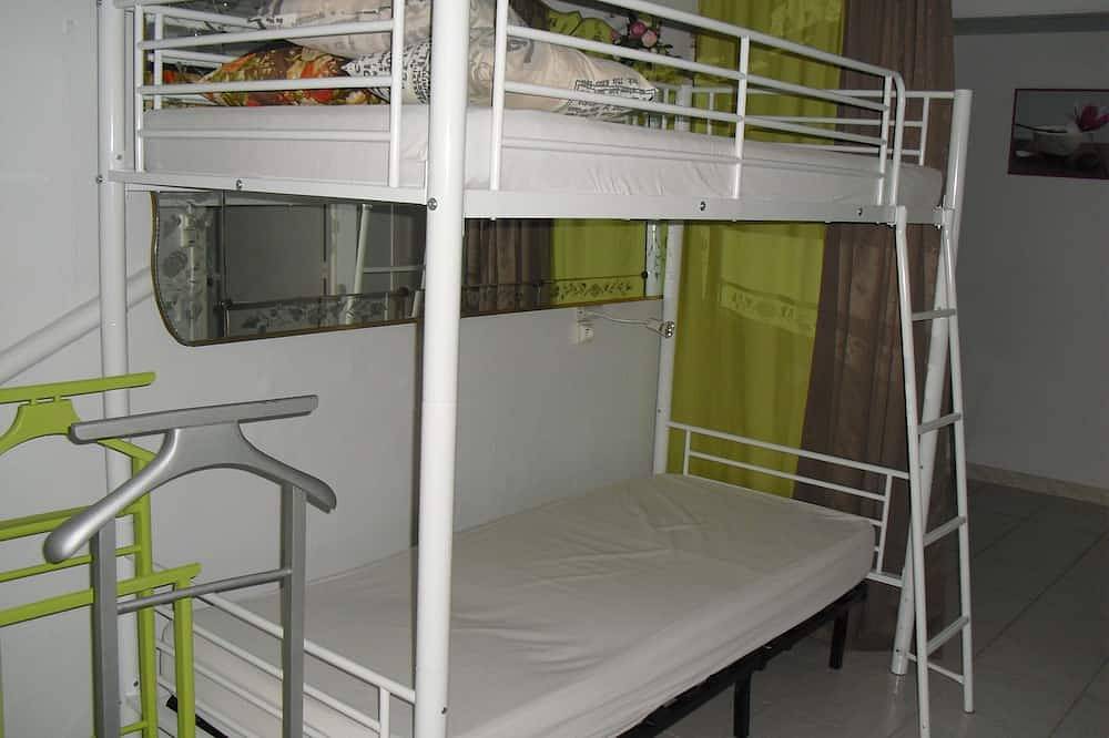 Ganze Wohnung, Schöne, helle 75m²-Wohnung mit Garten eingezäunt in Arles, Mittelmeerküste (Frankreich)