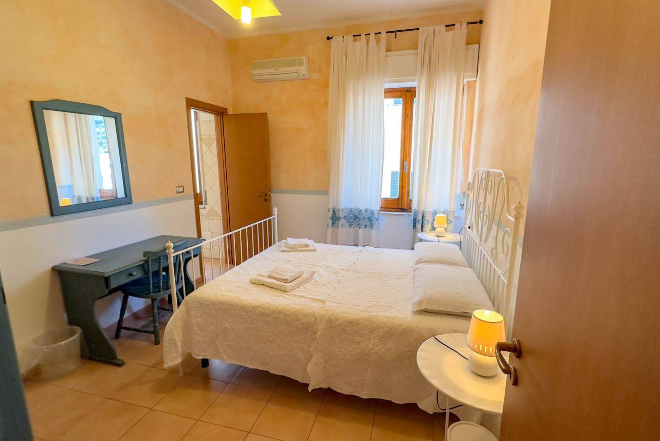 Entire apartment, Su Recreu 'E Mare 103- Double Room in Bosa Marina, Planargia