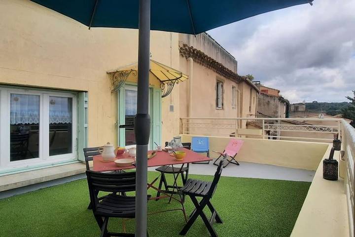 Location de vacances pour 6 personnes, avec Balcon et Jacuzzi ainsi que Terrasse et Vue à Preixan