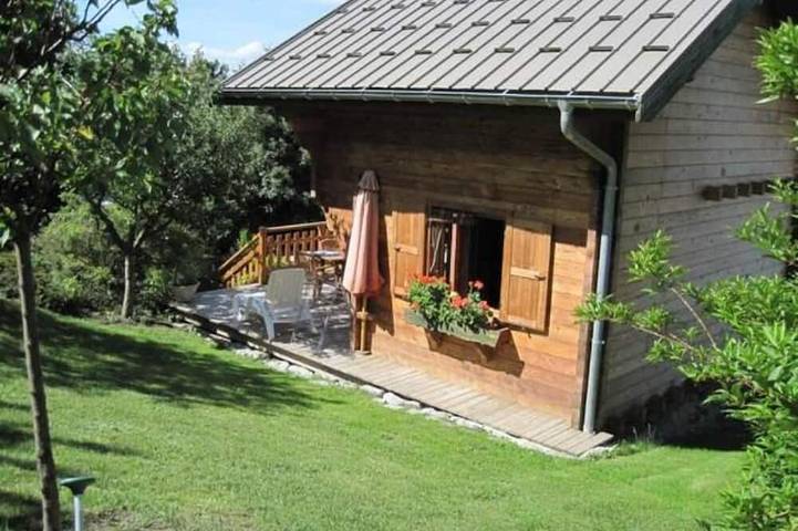 Chalet l Ecureuil  bois massif in Chorges, Parc national des Écrins