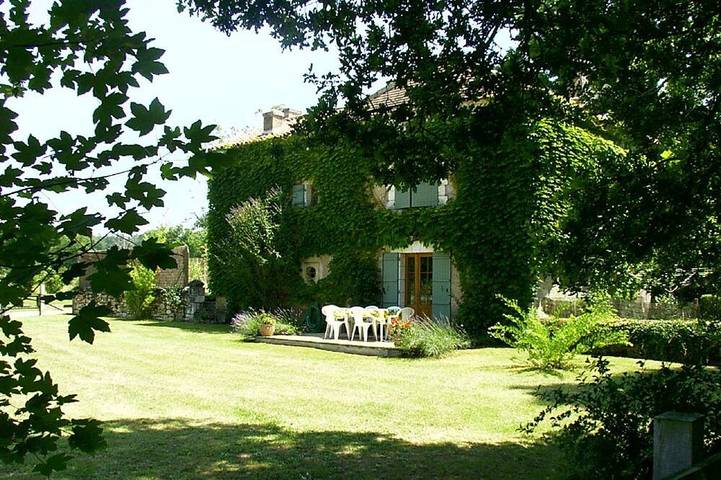 Location de vacances pour 6 personnes, avec terrasse et jardin à Saint-Pierre-de-Côle