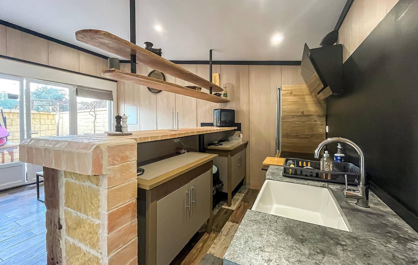 Appartement à Miramas avec piscine, terrasse et parking in Miramas, Région d'Istres