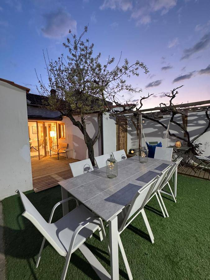 Apartamento para 10 personas, con Terraza además de Jardín y Piscina en Valencia de Don Juan