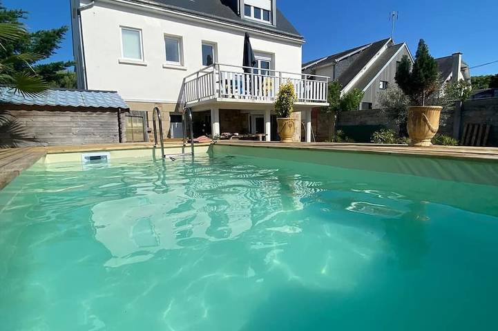 Villa pour 2 personnes, avec terrasse ainsi que jardin et piscine en Normandie