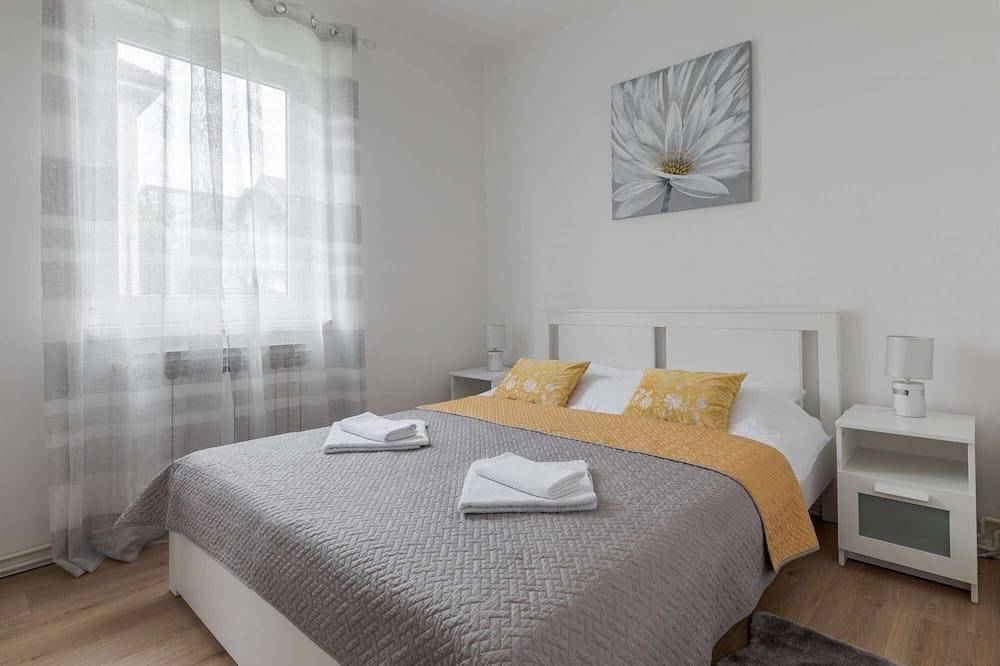 Apartamento inteiro, Lisinski - two bedroom apartment with private parking in Zagreb, Zagreb (Região)