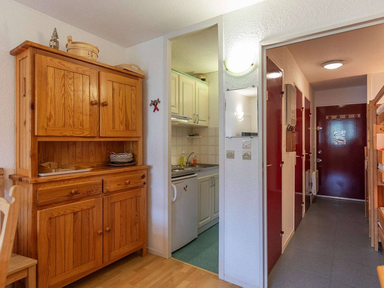 Entire apartment, Cozy Studio for 5 with South-Facing Balcony in La Mongie in La Mongie, Bagnères-de-Bigorre