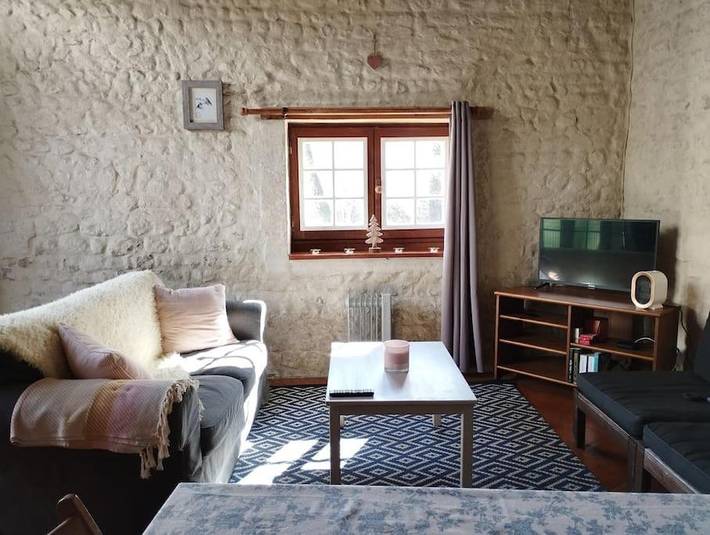 Location de vacances pour 4 personnes, avec Terrasse ainsi que Jardin et Vue à Barbezieux-Saint-Hilaire