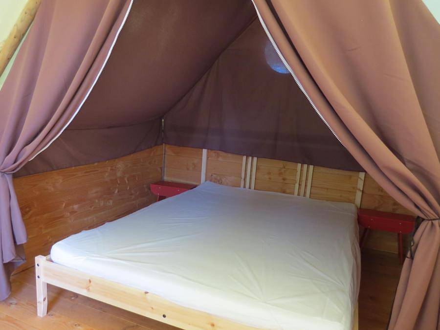 Flower Camping Le Haut Dick - Tienda de lona y madera 2 personas - Mini canadiense sobre pilotes Standard 8 m² - electricidad 10A - 1 habitación + Terraza - sin sanitarios in Carentan les Marais, Región de Saint-Lô