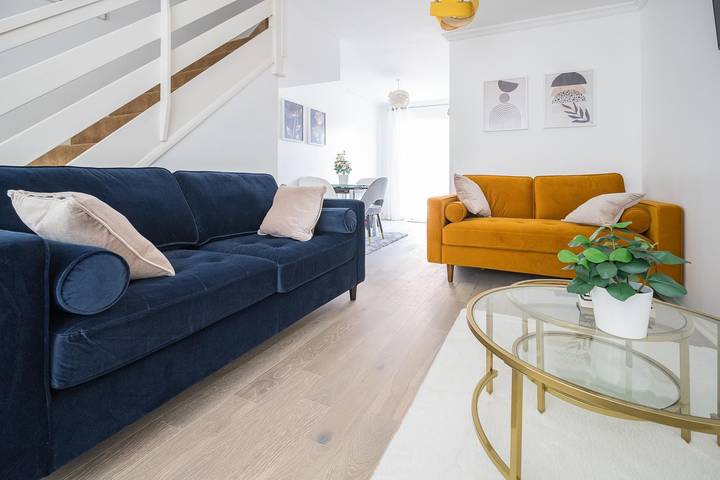 2-Bed House, Sleeps 6, Parking in Dartford, Kent