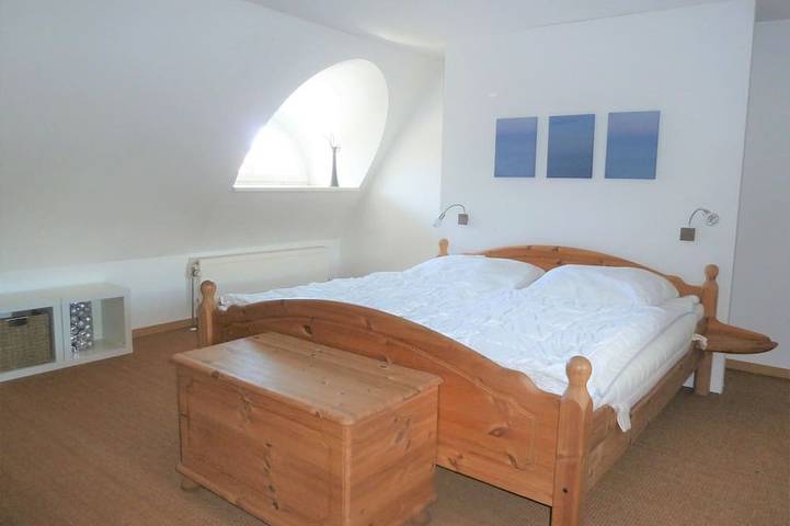 Apartamento entero, Apartamento en una casa de campo con techo de paja, directamente en la playa para 2-4 personas in Müggenburg, Zingst