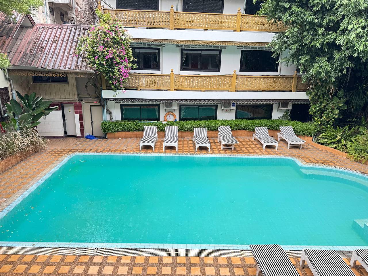 Estancia Triple | Comodidad para toda tripulación in Chiang Mai
