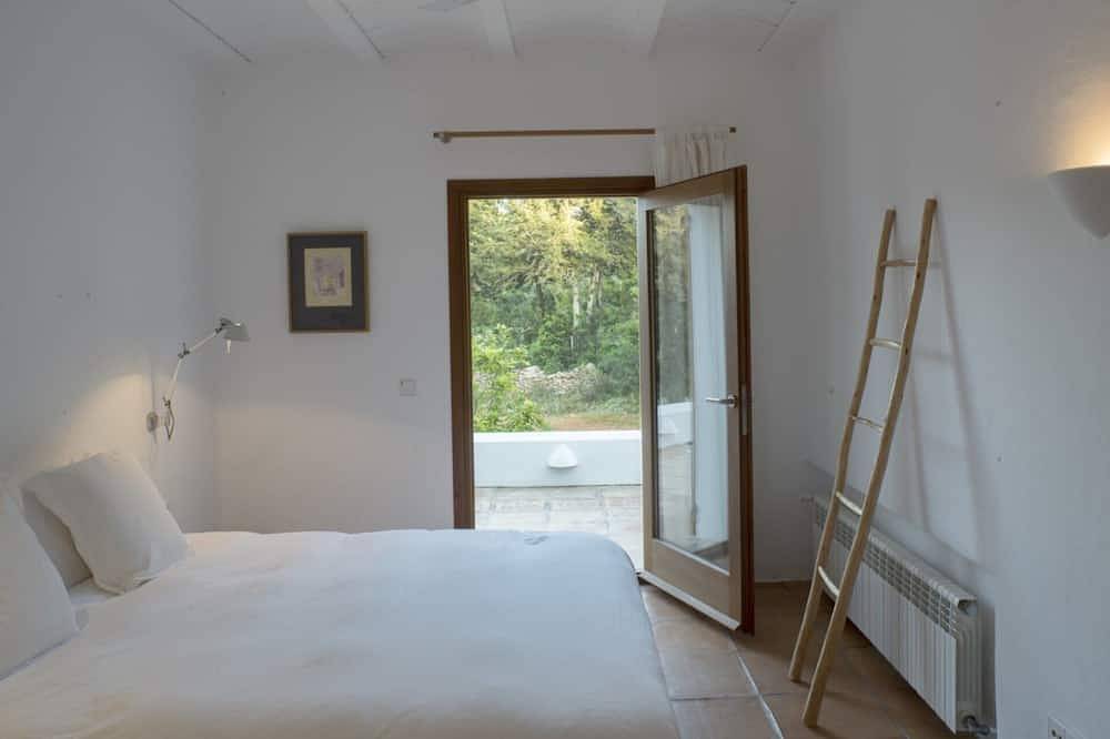 Exclusive 4 Bedroom Villa with Private Pool, Ibiza Villa 1262 in Sant Carles de Peralta, Santa Eulària des Riu