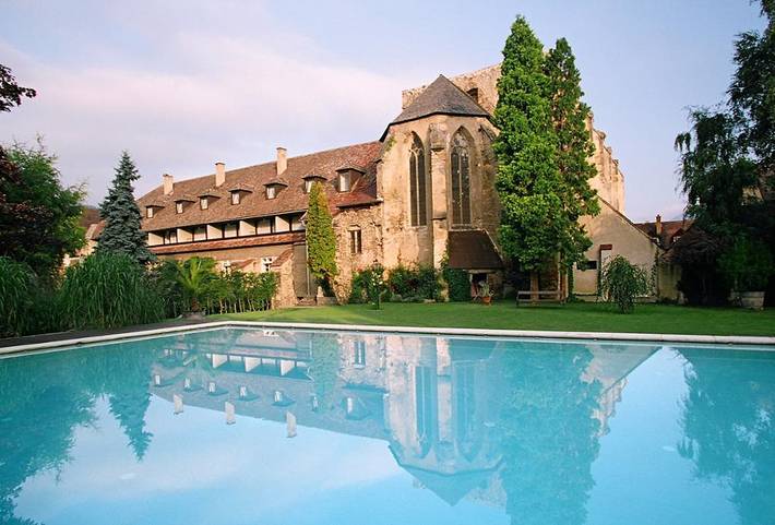 Hotel, mit Terrasse und Garten sowie Pool