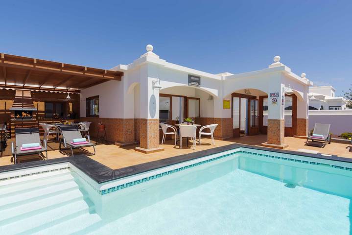 Villa for 8 people, with Terrace in Puerto del Carmen