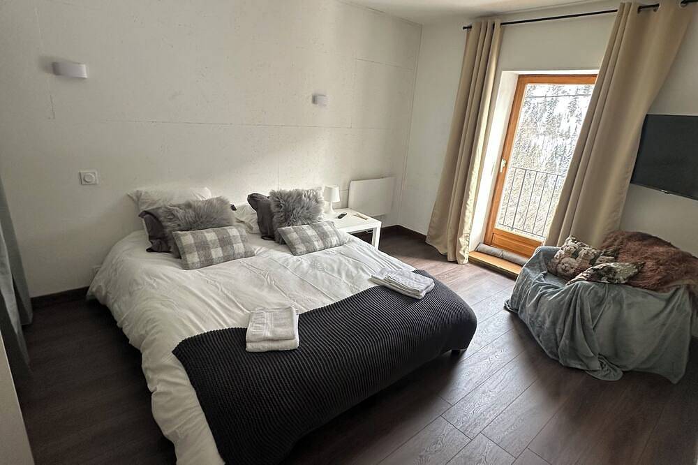 Entire apartment, \"Rental with breathtaking mountain views, for an unforgettable stay!\" in La Léchère, Le Grand Domaine