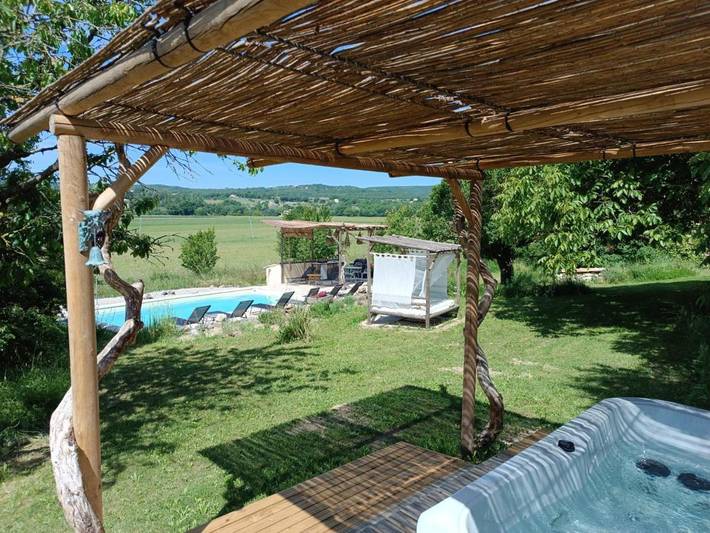 Gîte pour 2 personnes, avec vue ainsi que piscine et jardin, animaux acceptés à Mane - 2