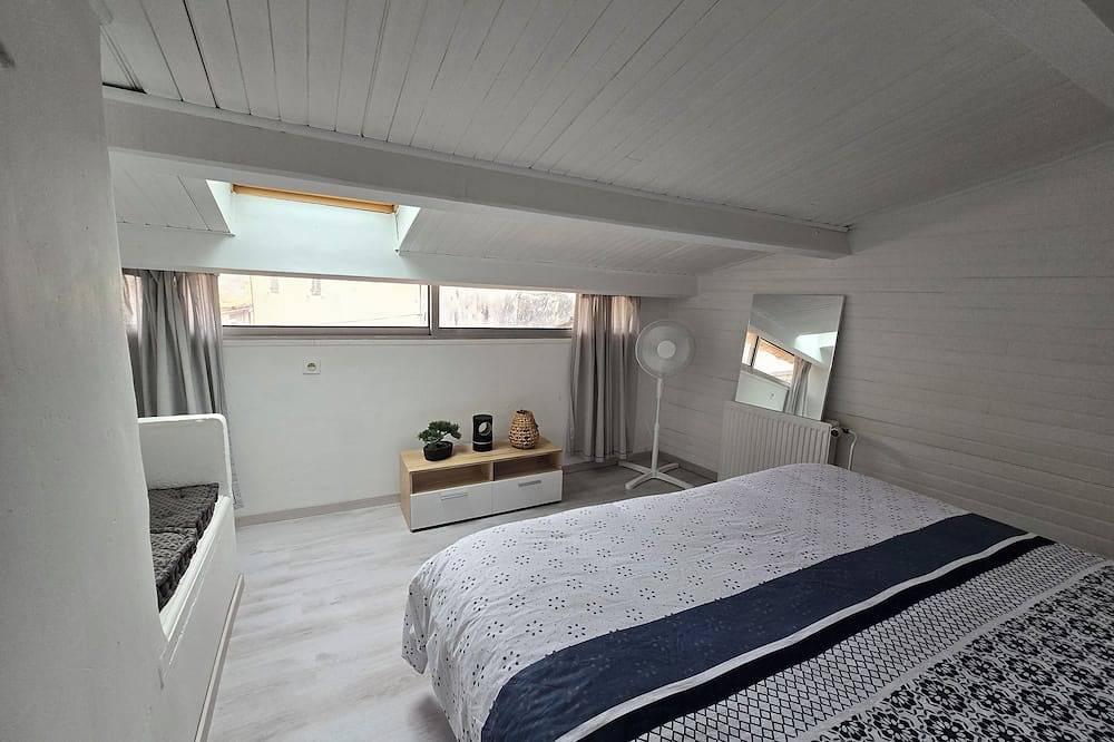 La Maison de Village au Cœur du Centre Ville Proche des Commerces et Restaurants in Pierrelatte, Nyons region