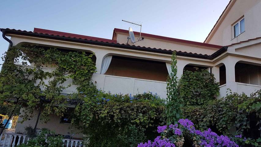 Ferienwohnung für 4 Personen, mit Balkon und Garten in Lopar