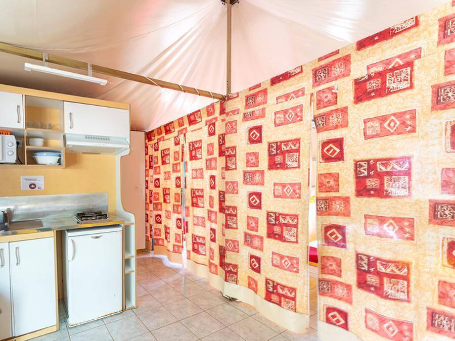 Camping Les Reflets du Quercy  - Tente 5 personnes - Tente Nature - 2 chambres in Crayssac, Quercy
