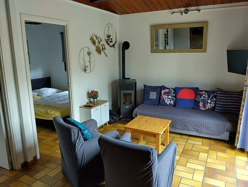 Komfortables Ferienhaus für 4 Personen in einem Ferienpark in den Wäldern der Ardennen in Viroinval, Parc Naturel Viroin Hermeton