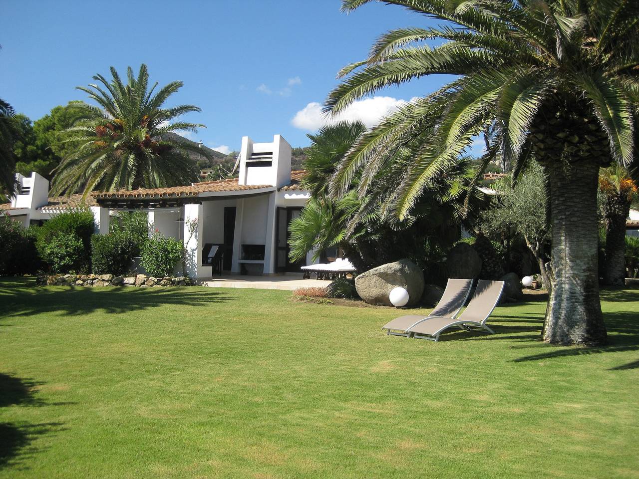 Villa 'Quattro' met zeezicht, wifi en airconditioning in Costa Rei, Muravera