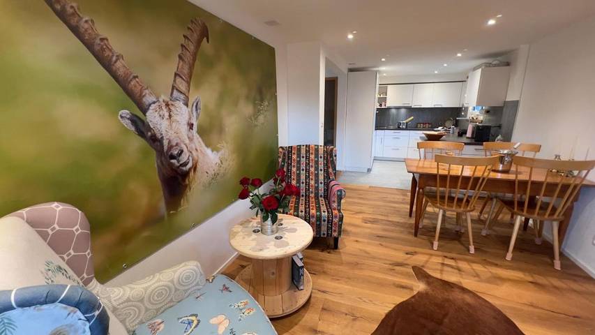 Ferienwohnung für 4 Personen, mit Terrasse und Ausblick in Andiast