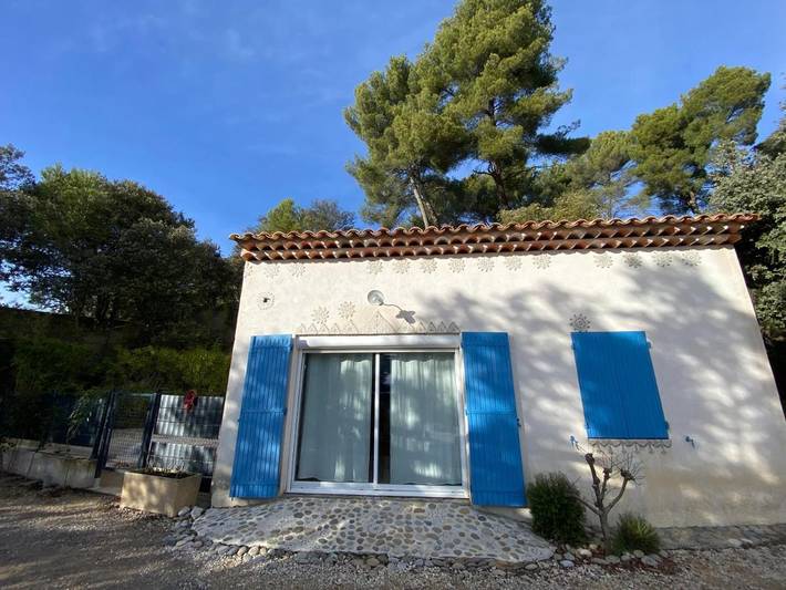 Location de vacances pour 2 personnes, avec Terrasse à La Bastidonne