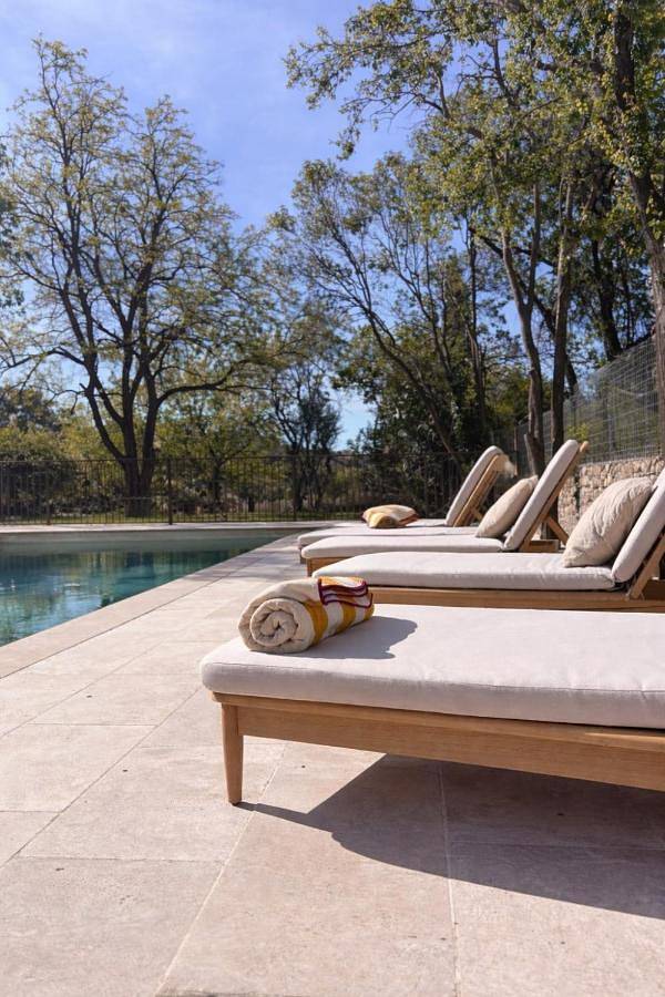 Gîte pour 8 personnes, avec vue et jardin ainsi que bassin pour enfant et piscine à Domazan - 4