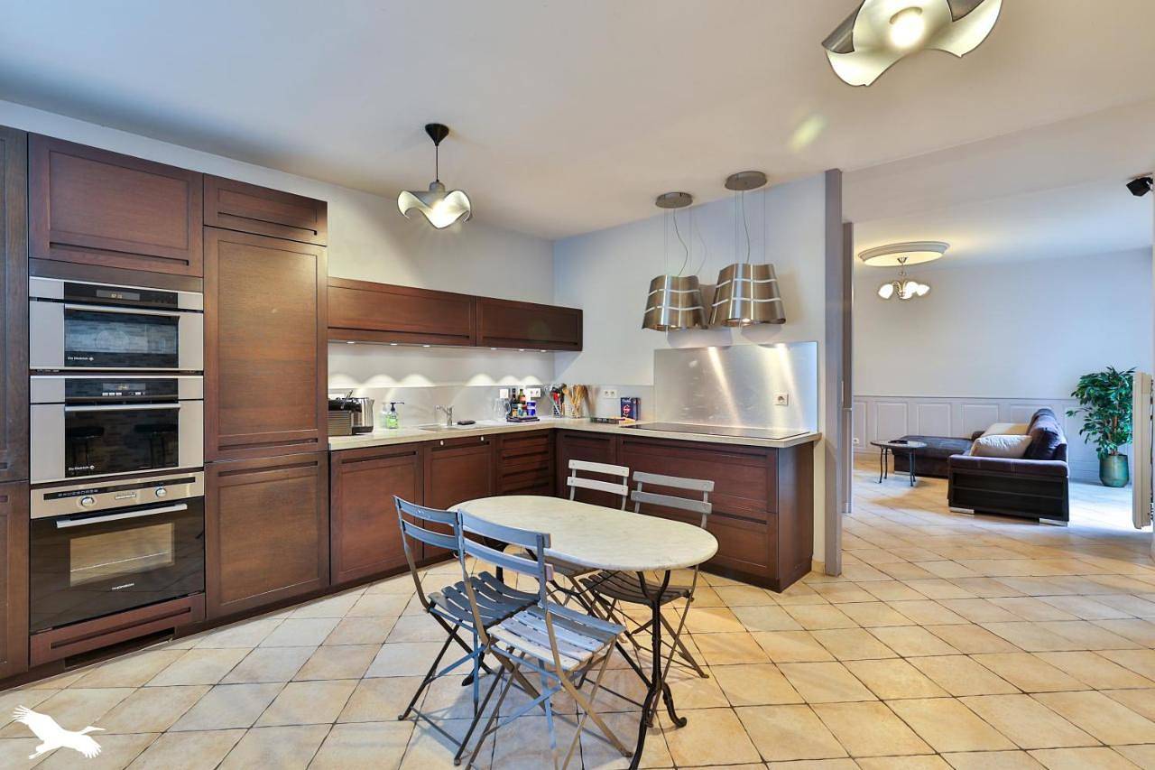 Appartement entier, Five-Bedroom House in Cognac, Charente