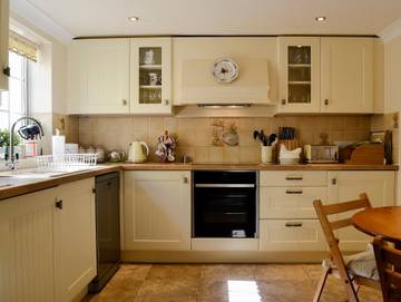 Holiday Rental for 6 People in Gloucestershire, Photo 3