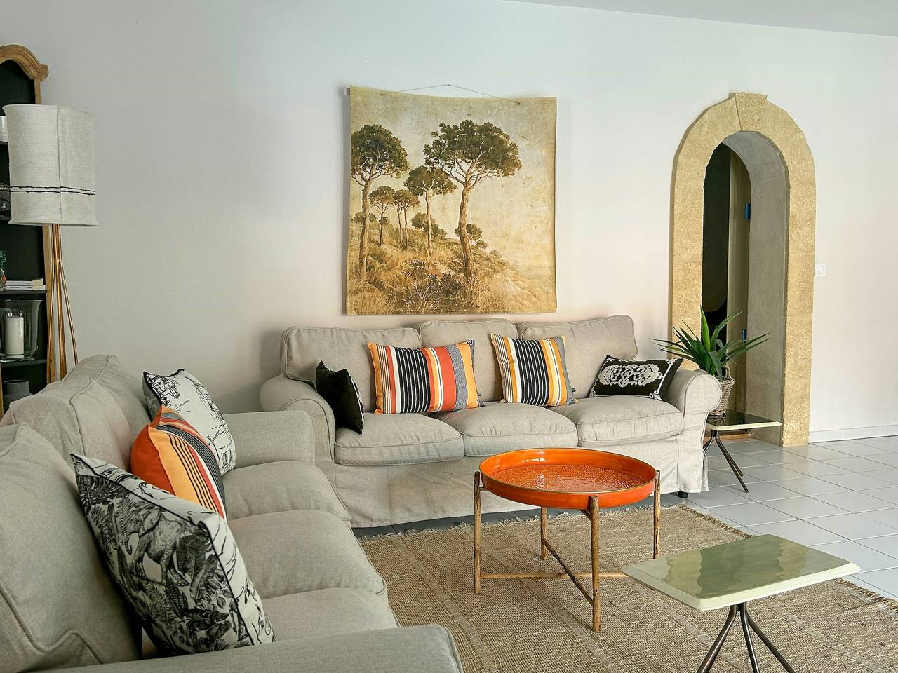 Provençal cottage among the vineyards in Beaumes-de-Venise, Vaucluse