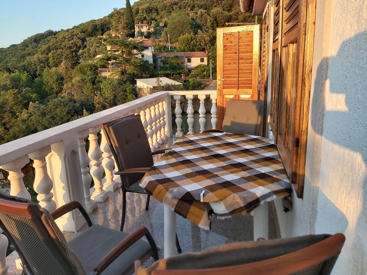 Ganze Wohnung, 2-Zimmer-Ferienwohnung mit Terrasse und Meerblick Merag, Cres A-11791-a in Cres Stadt, Cres