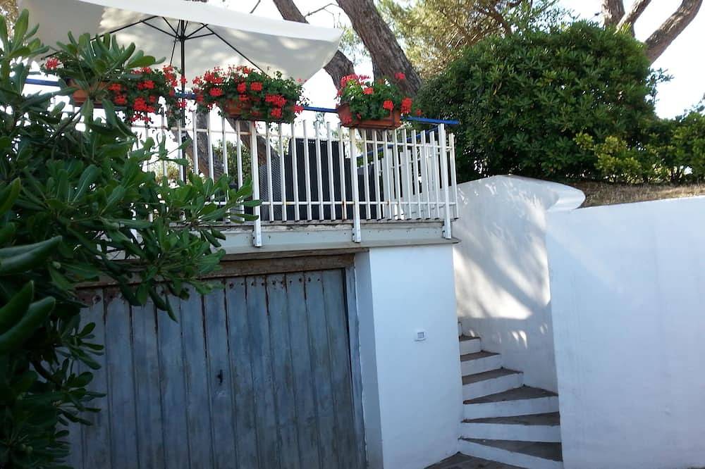 Apartamento entero, Apartamento en el verde, relajarse, a 50 metros del mar cerca del Golfo Gaeta. in Marina di Minturno, Provincia de Latina