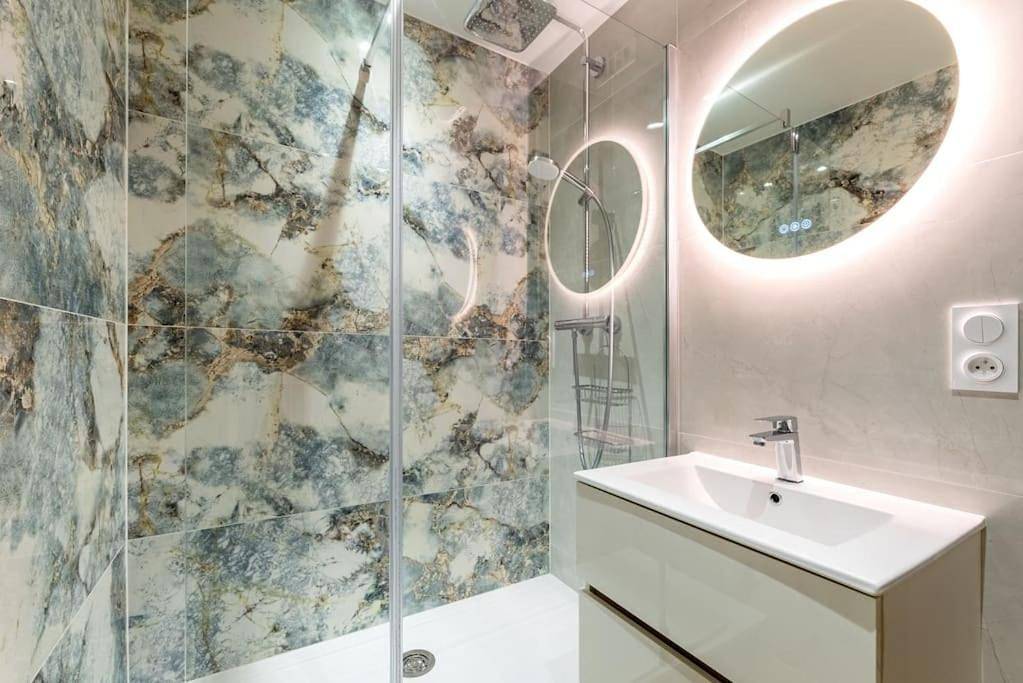 Appartement entier, Three-Bedroom Apartment in Mont-Saint-Aignan, Région de Rouen