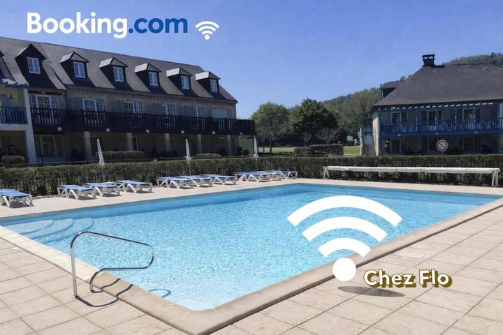 Apartamento de vacaciones para 4 personas, con vistas además de piscina y jardín - 1