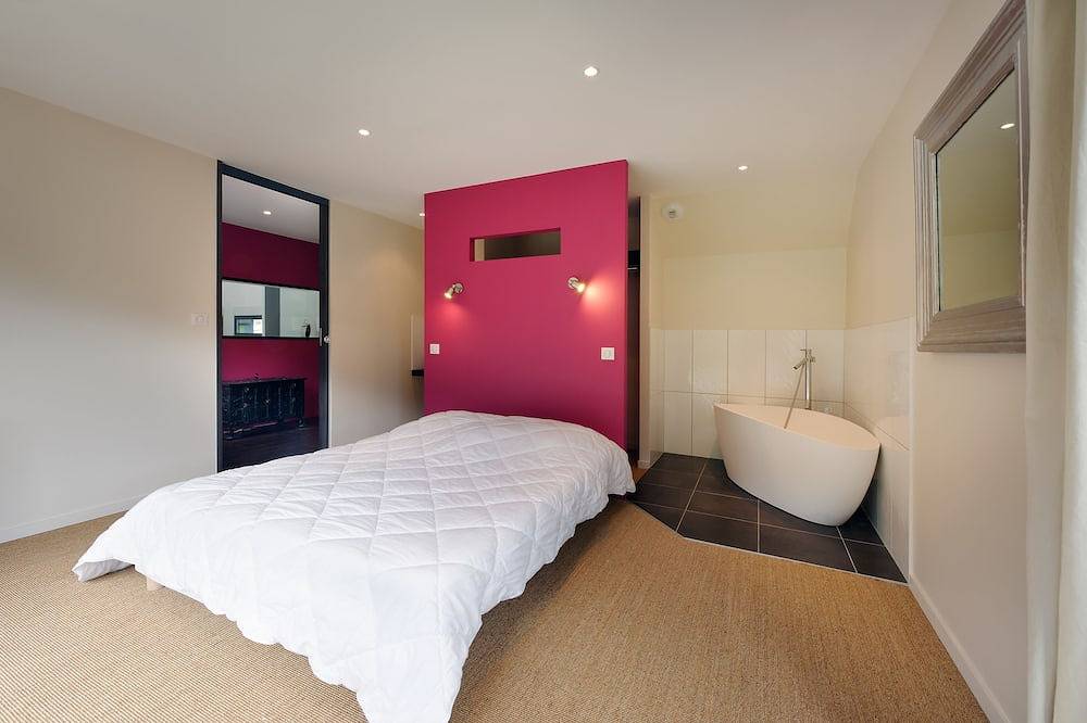 Superbe Chalet Contemporain avec Piscine privée , Spa dans le village in Husseren-Wesserling, Parc naturel régional des Ballons des Vosges