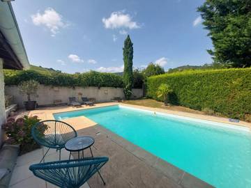 Maison d’hôte pour 4 personnes, avec piscine ainsi que vue et jardin à Le Perréon