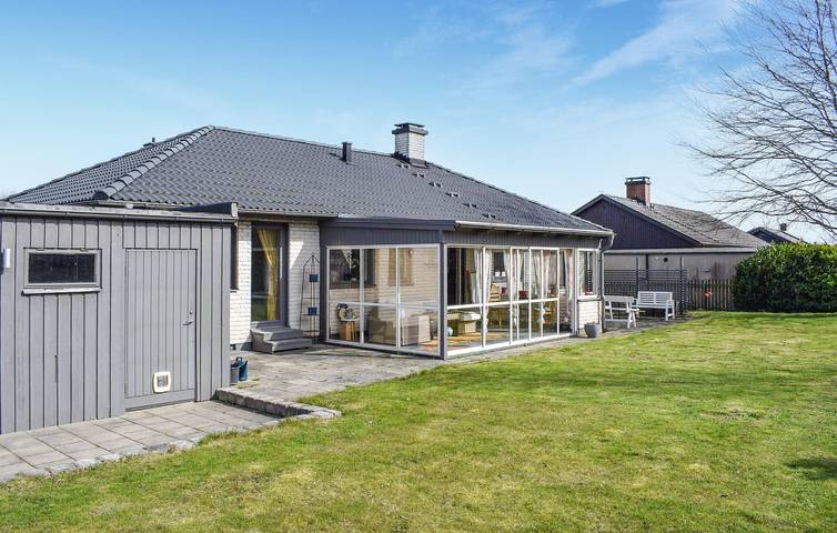 Ferienhaus für 9 Personen, mit Terrasse und Garten in Simrishamn