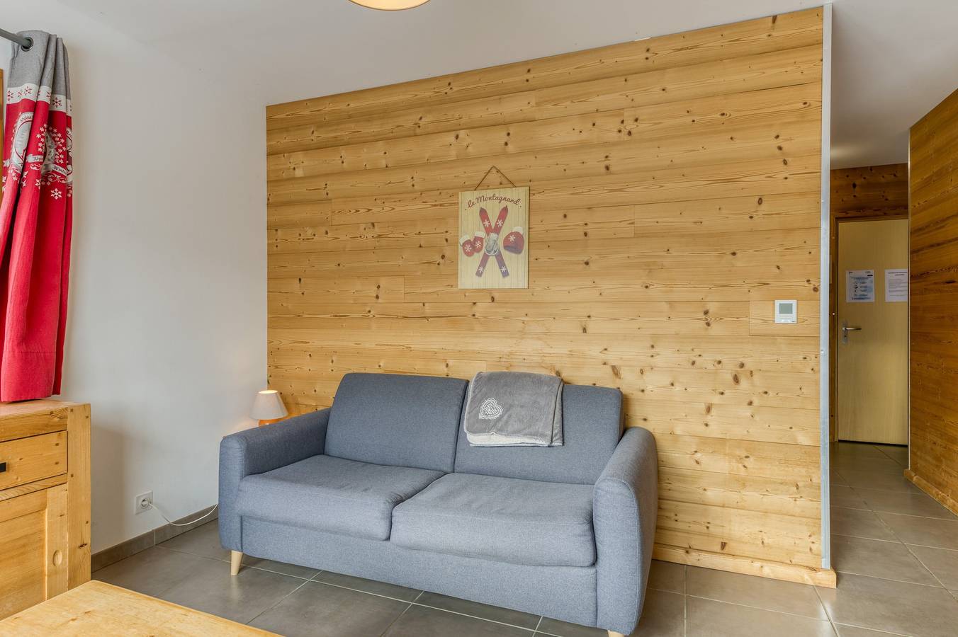 Entire apartment, Apartment 'Le Lièvre' with Mountain View, Private Terrace and Wi-Fi in Saint-Jean-d'Arves, Saint-Jean-de-Maurienne region