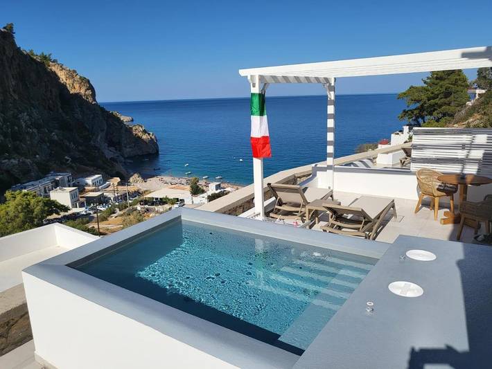 Location de vacances pour 3 personnes, avec terrasse ainsi que piscine et vue dans Karpathos - 3