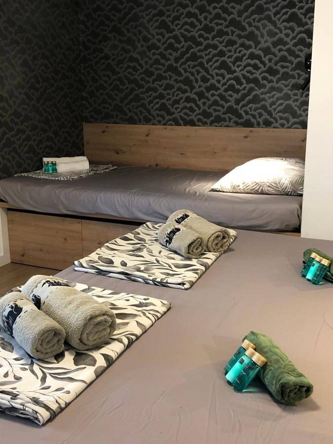 Omis - private Ensuite room with balcony - hotel style in Omiš (Dalmatia), Omiš