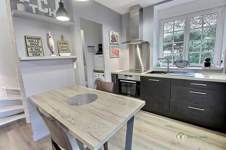Gîte pour 2 personnes, avec Terrasse ainsi que Jardin et Vue à Tréméreuc - 4