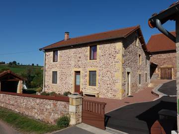 Location de vacances pour 8 personnes, avec terrasse et jardin dans Saône-et-Loire