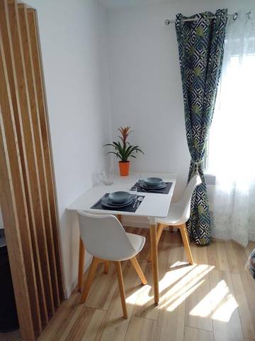 Gîte pour 2 personnes, avec vue et jardin à Fourqueux